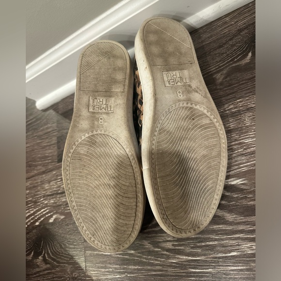 Women’s Time & Tru Leopard Memory Foam Slip Ons - Picture 2 of 5
